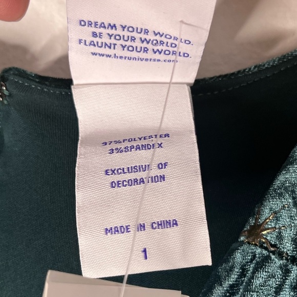 Her Universe Retro Star Velvet Dress Plus Size - Picture 13 of 15